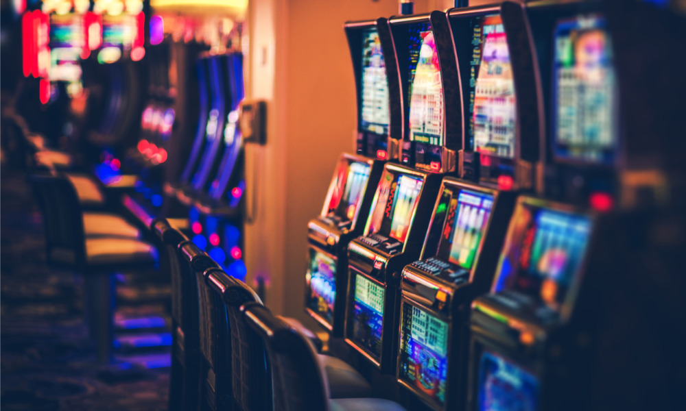 How does SCBET88 guarantee an exciting and rewarding gambling experience?